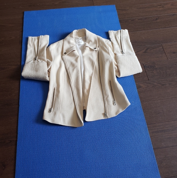 ๐ Sold ๐ Wilfred Montesson Jacket In Beige - Picture 10 of 12